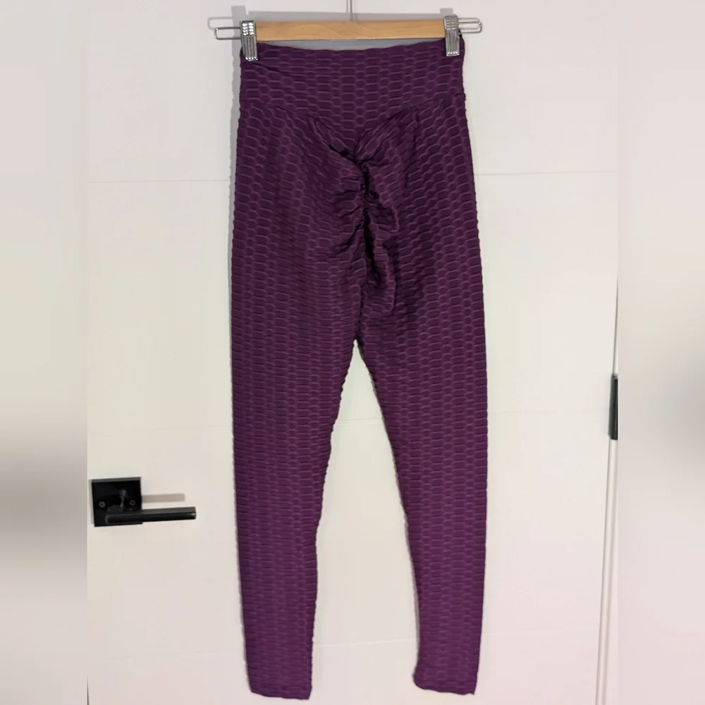 Grape Coloured Scrunch Butt Textured Leggings | Leggings Pro | Size S | NWT - Picture 4 of 9